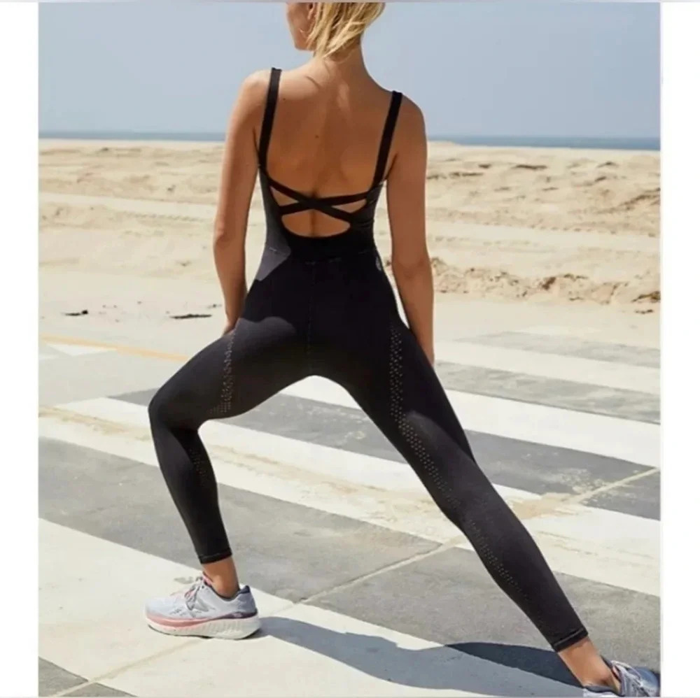 New!|| FREE PEOPLE MOVEMENT || Good Karma full piece body suit, Sz Small, Black